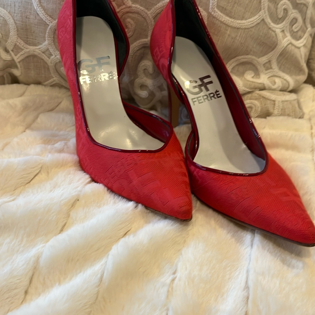 Beautiful Gf Ferre High Heels Size 9